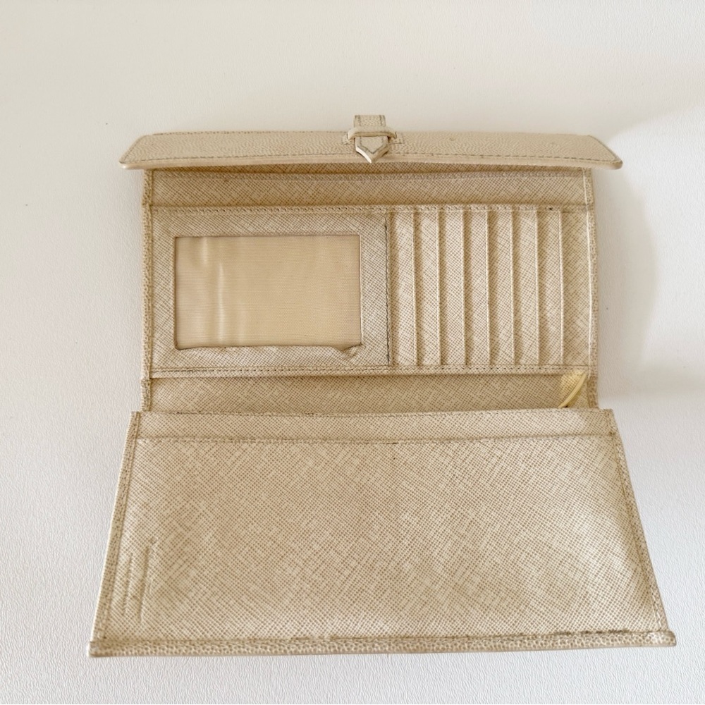 Salvatore Ferragamo Wallet Pebbled Leather Cream Casual Classic Chic Minimalist - Picture 4 of 12